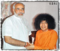 Bhagawan Sri Sathya Sai Baba with Narendra Modi  India's 16th Prime Minister 