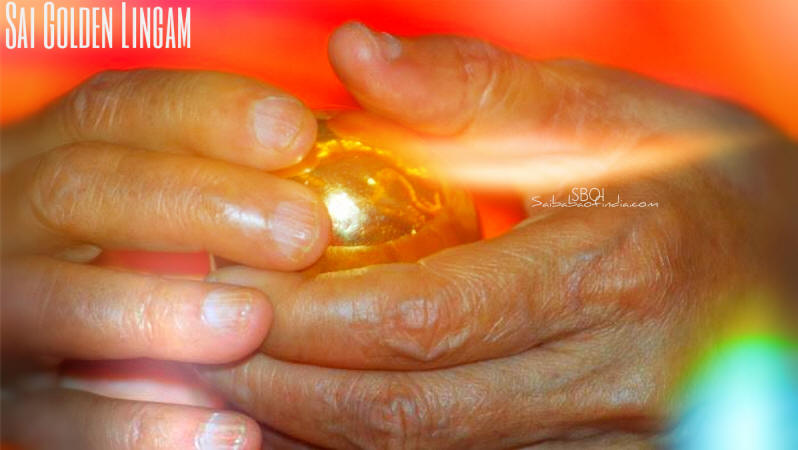 sri sathya sai baba holding golden lingam in His hands...Mahashivaratri