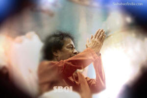 sri-sathya-sai-baba-last-photos-folded-hands-goodbye