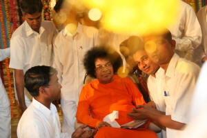 Aura-of-divine-being-sathya-sai-baba-light