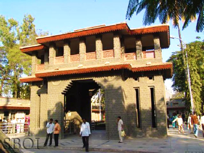 MAIN ARCHWAY SHIRDI MANDIR