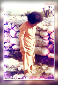 Divine-Lord-sri-sathya-sai-baba-feet-in-river-water