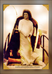 /sri-sathya-sai-baba rare photo arrival on plane