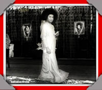 sri-sathya-sai-baba-darshan-with-shirdi-and-sai-baba-photos-behind