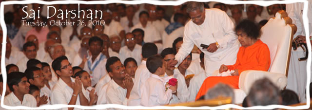 sri-sathya-sai-baba-darshan-in-prasanthi-nilayam-today-26102010.