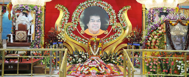 LIVE-TELECAST-BHAGAWAN-SRI-SATHYA-SAI-BABA-SAMADHI-DARSHAN-IN-PRASANTHI-NILAYAM